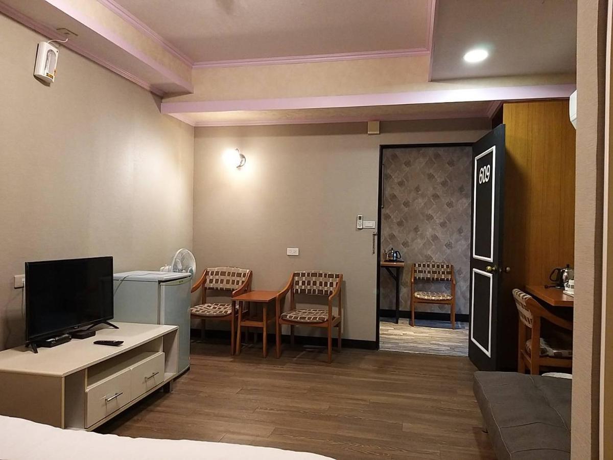 Guan Lun Hotel 花蓮市 エクステリア 写真